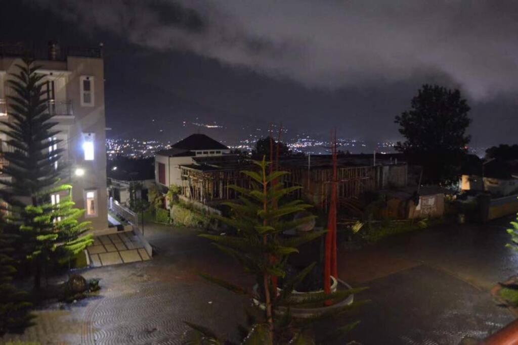 Villa Agro Kusuma Pinus R7 Batu  Kültér fotó